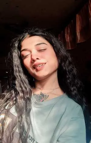 VIP call girl in East of Kailash