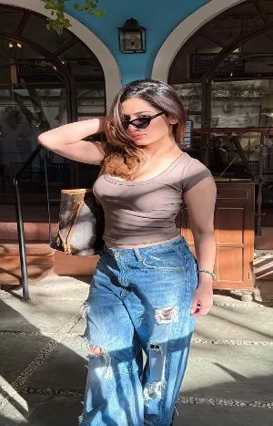 VIP call girl in East of Kailash